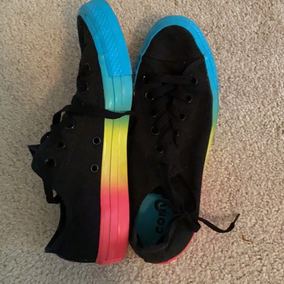 Colorful converse - Picture 2 of 2